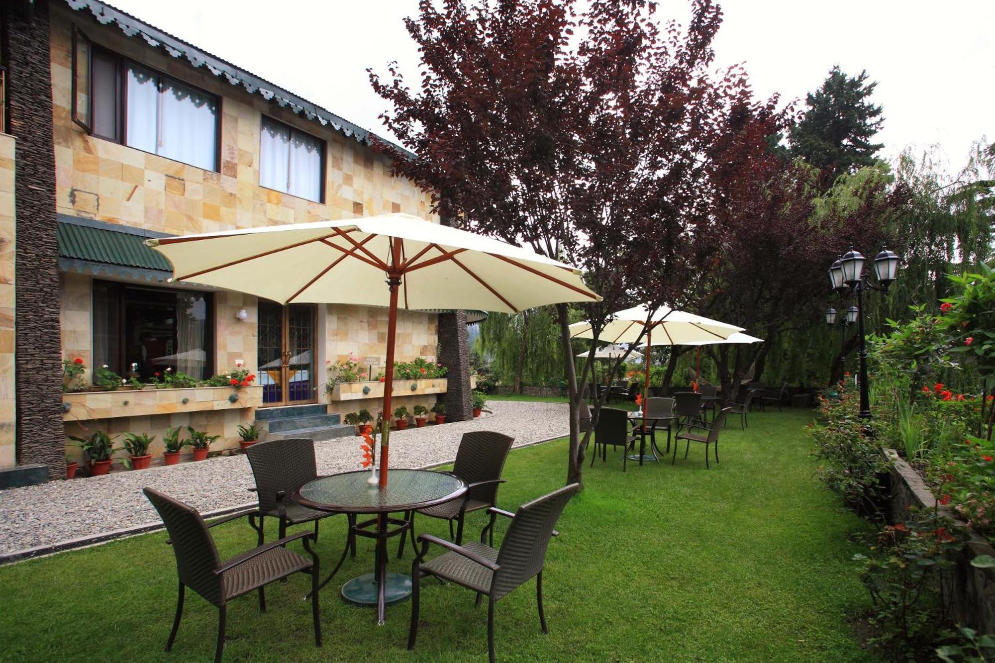 Shervani Hilltop Resort Nainital Exterior photo
