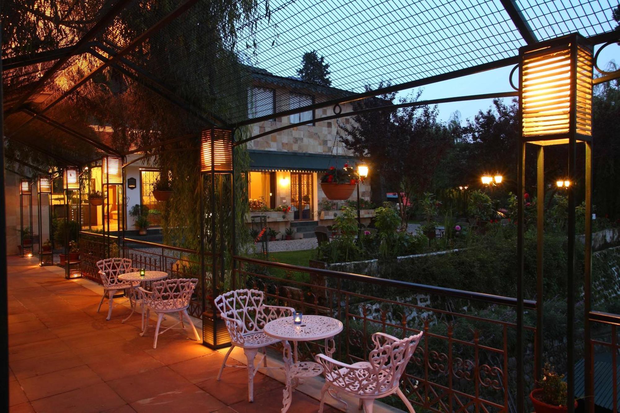 Shervani Hilltop Resort Nainital Exterior photo